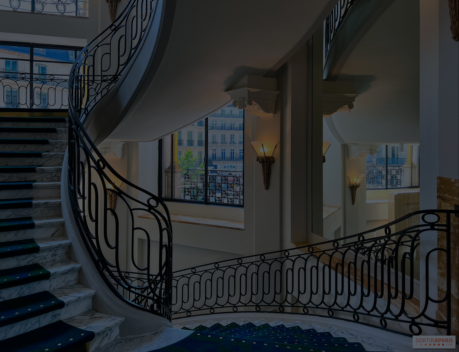 Grand escalier patrimonial du Printemps Haussmann